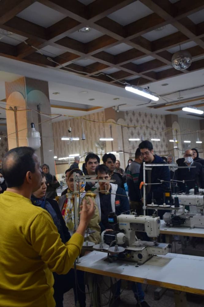 بازدید از کارخانه پوشاک توسط گروه فرشتگاه 